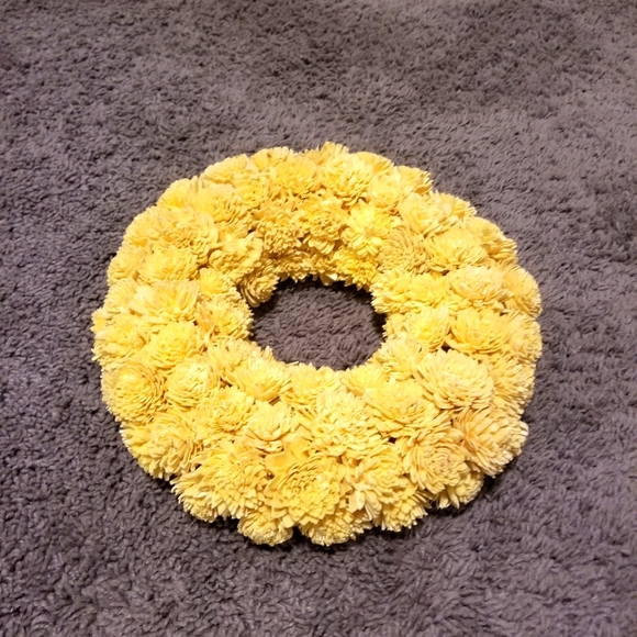 Yellow little flowers decorative wreath